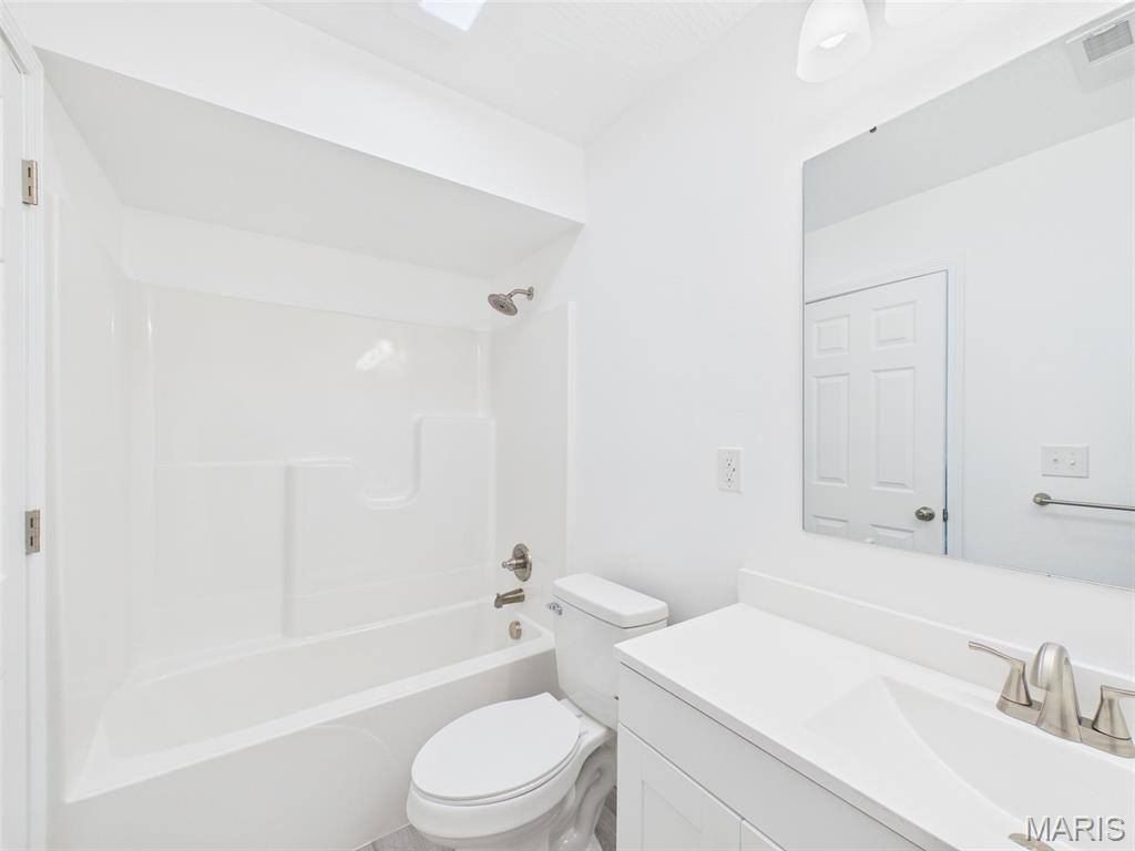 16201 Haidyn Road. Saint Robert, MO 65584