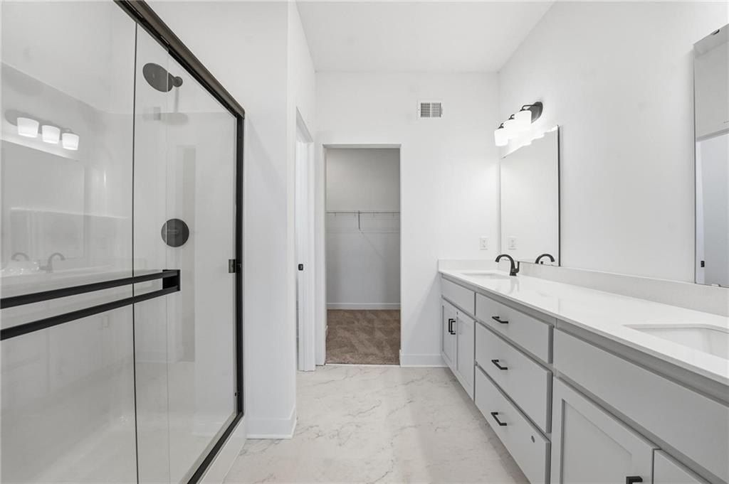 1225 Se Windbreak Drive. Lees Summit, MO 64081