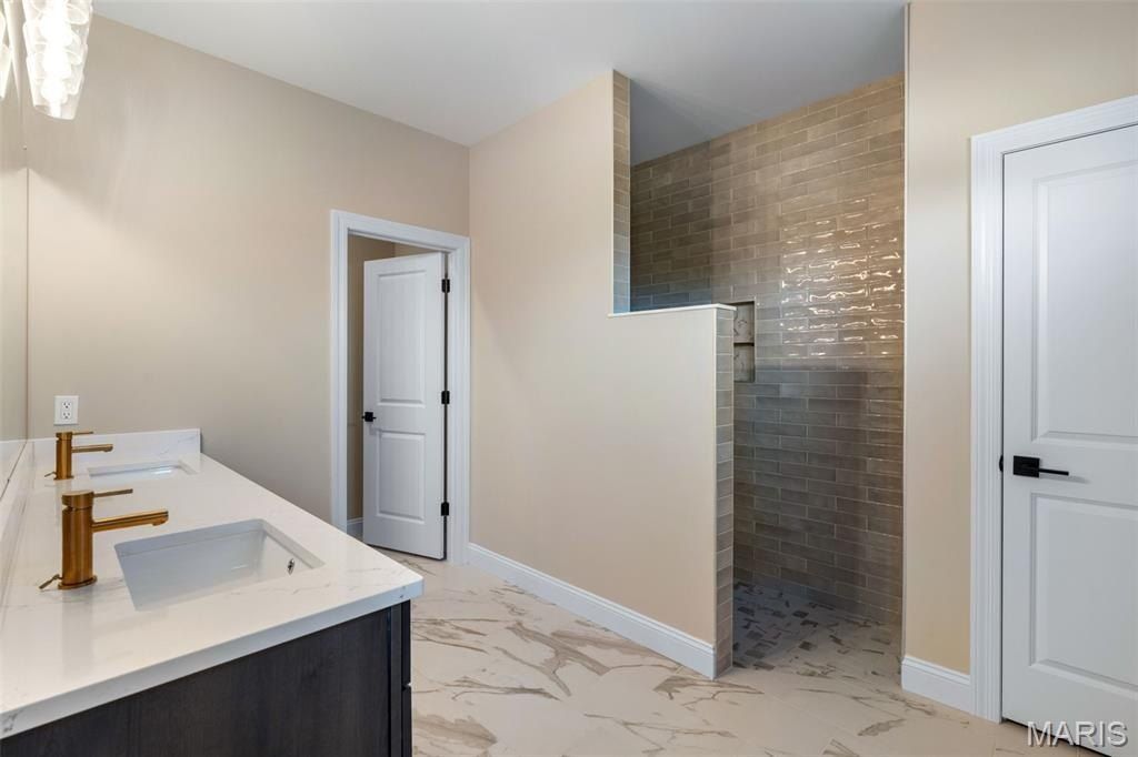 115 Fiddlers Close Road. Washington, MO 63090