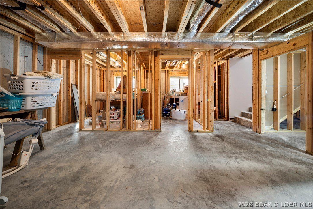 21255 Lark Road. Lebanon, MO 65536