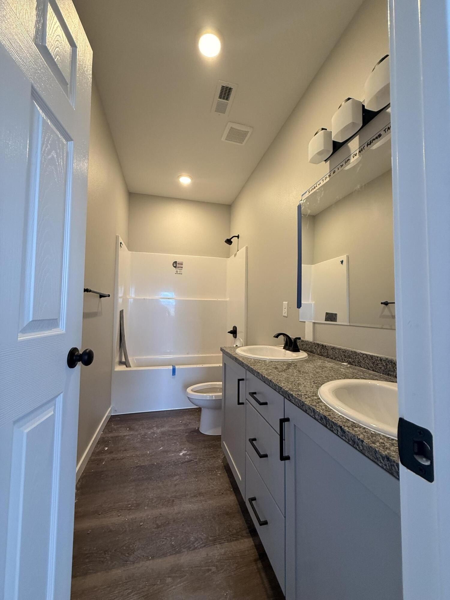 184 Maverick Drive. Mount Vernon, MO 65712