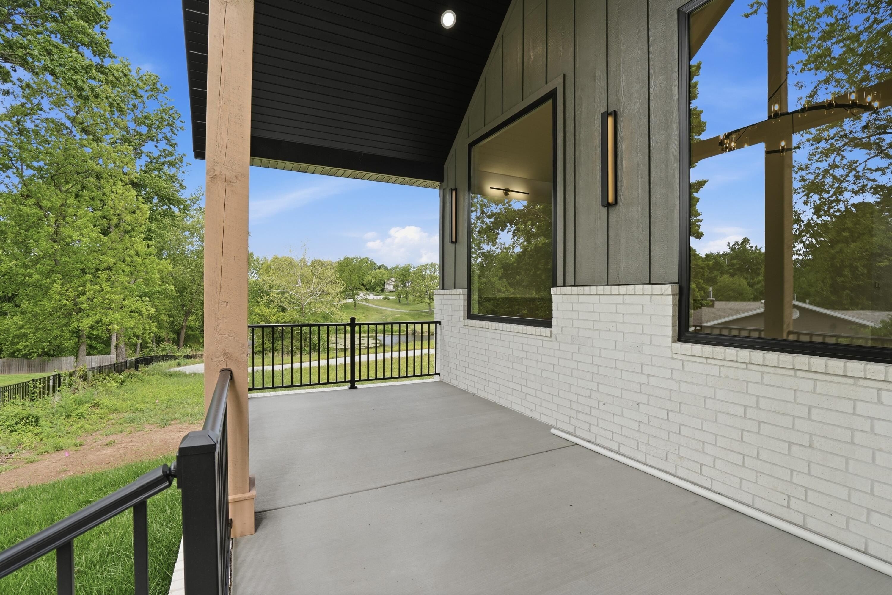 4092 E Vintage Point Drive. Rogersville, MO 65742