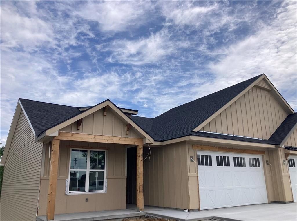 1405 Country Court. Saint Joseph, MO 64506
