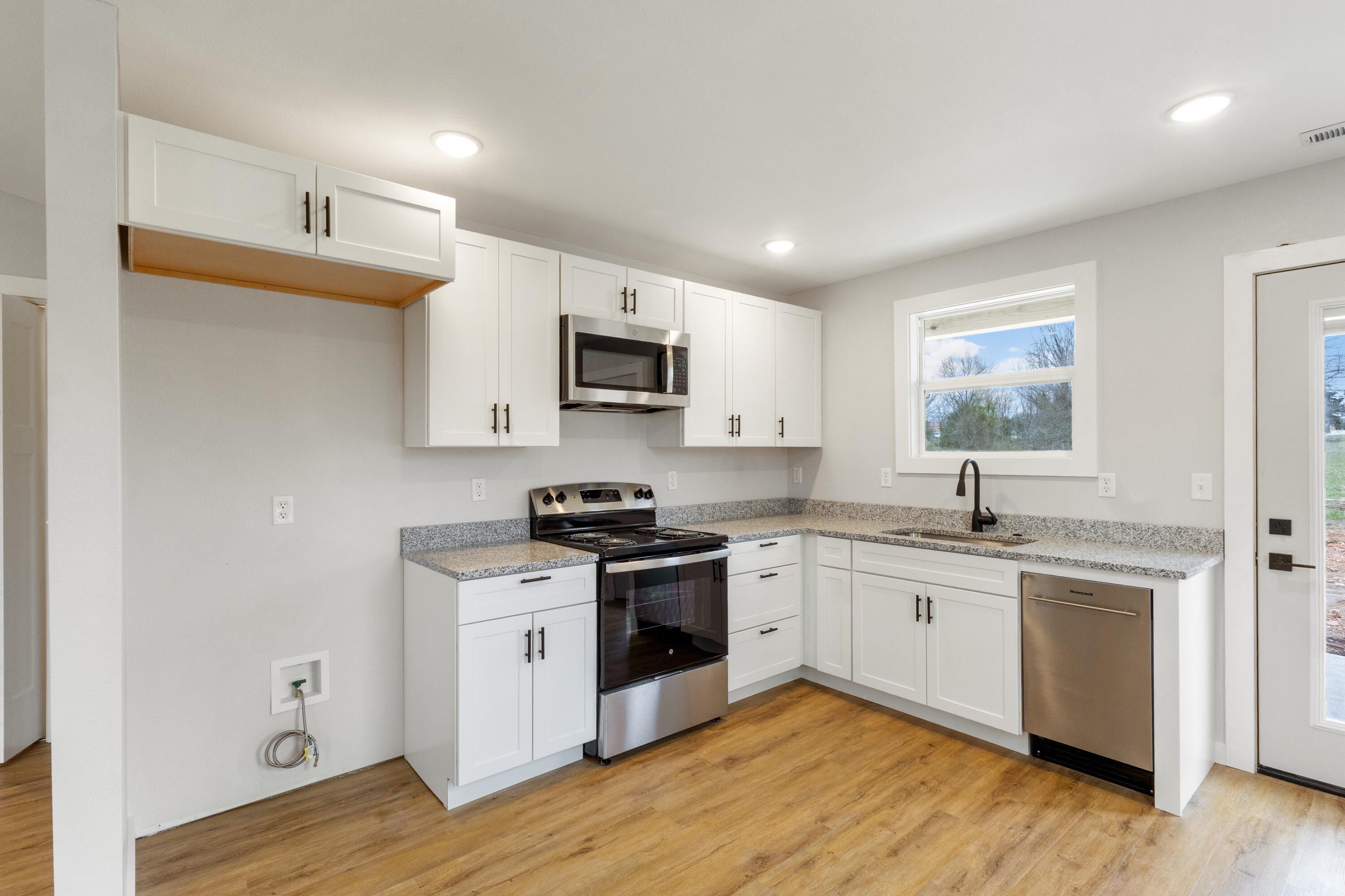 7938 N Blockade Village. Seligman, MO 65745