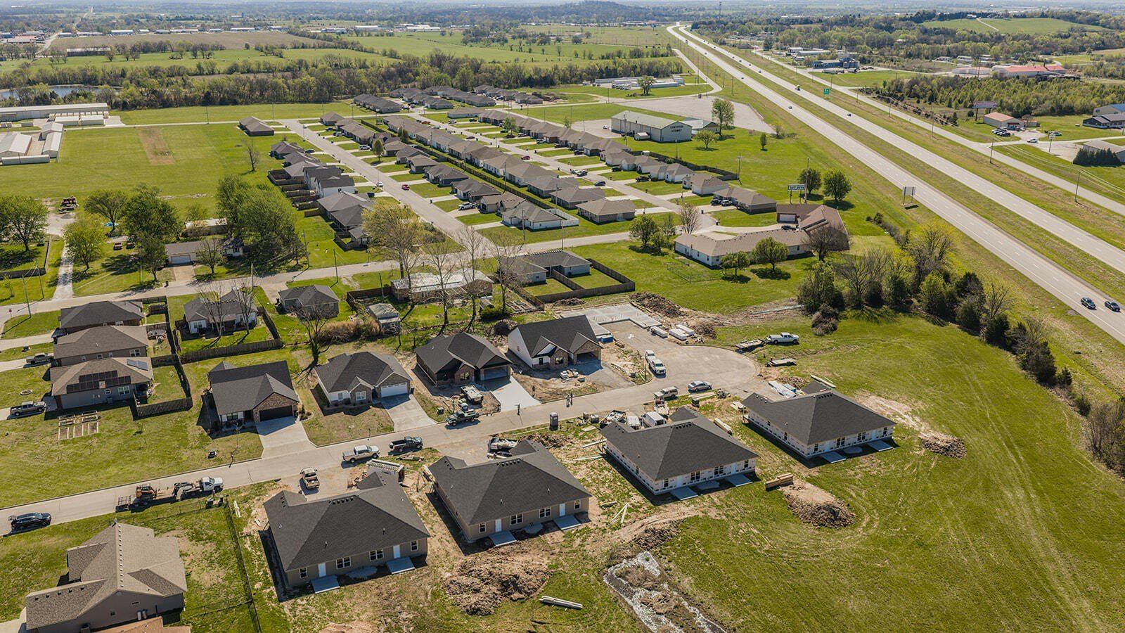 27212723 S Caden Lane. Bolivar, MO 65613