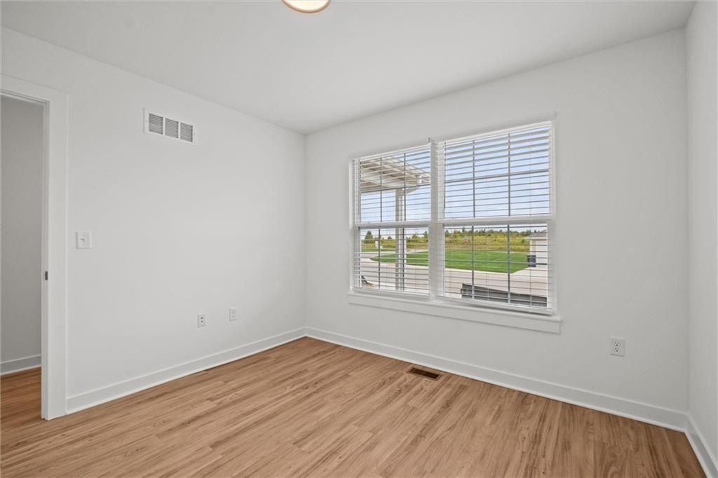 39073709 Nw 93Rd Street. Kansas City, MO 64154