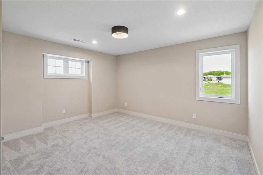 2728 Ne 91St Place. Kansas City, MO 64156