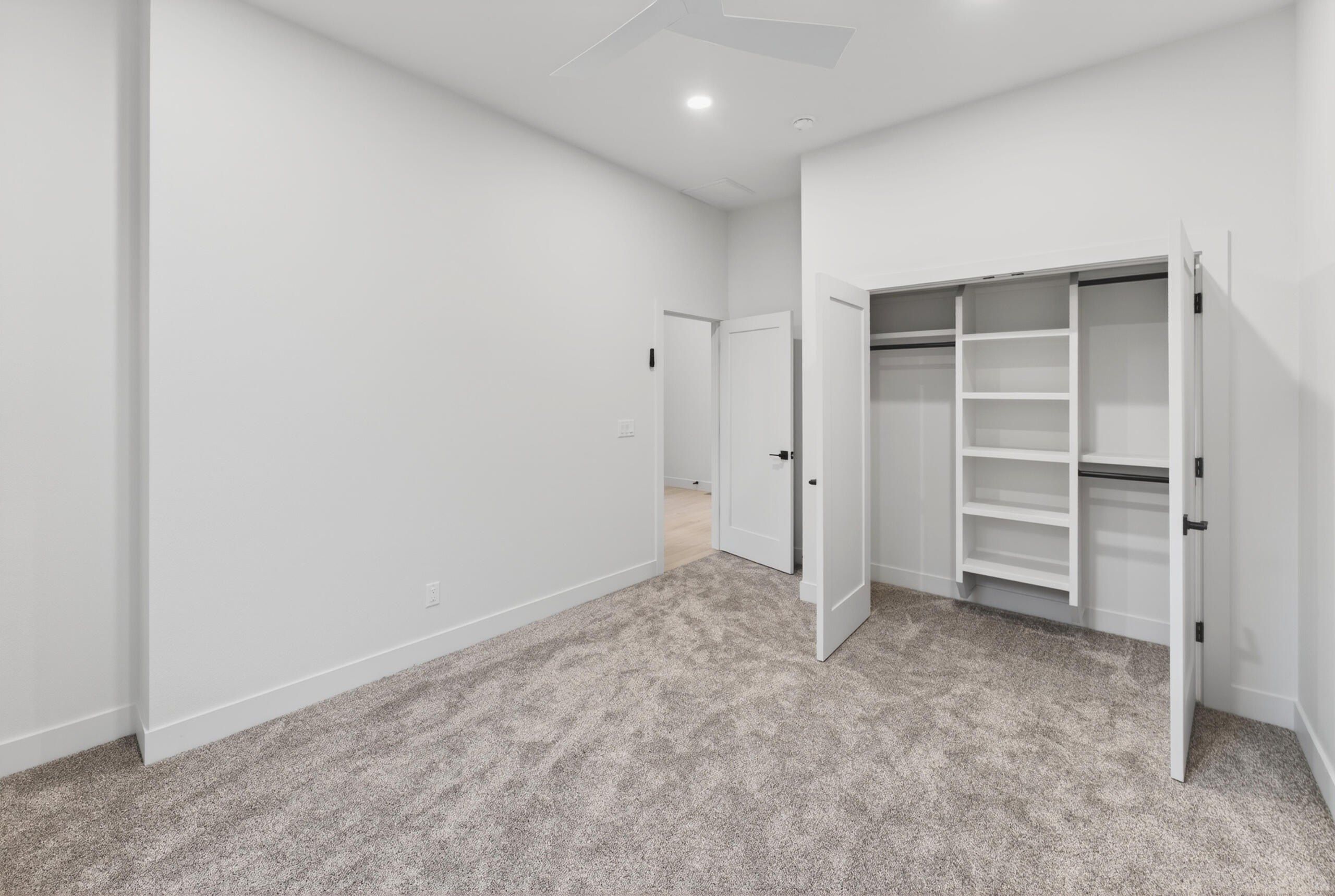 1861 E Skyline Avenue. Ozark, MO 65721