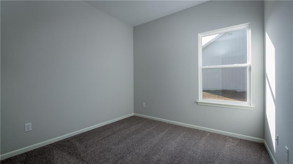 1309 Ne Redwood Court. Oak Grove, MO 64075