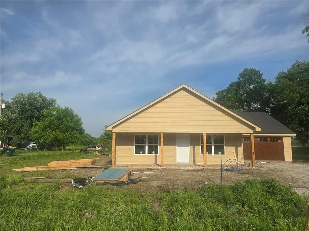 301 N Pennsylvania Street. East Lynne, MO 64743