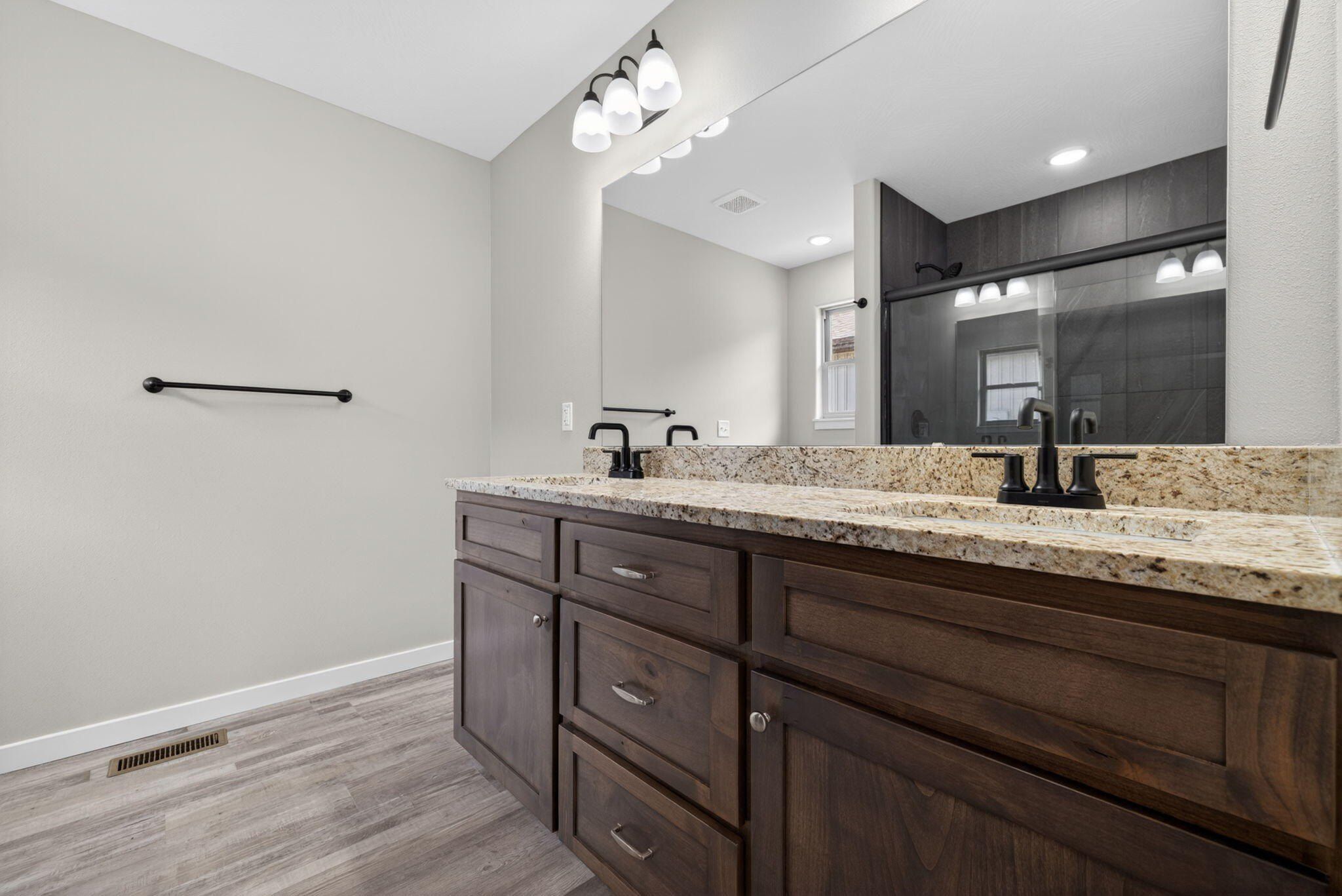 422 Beavertail Road. Ash Grove, MO 65604