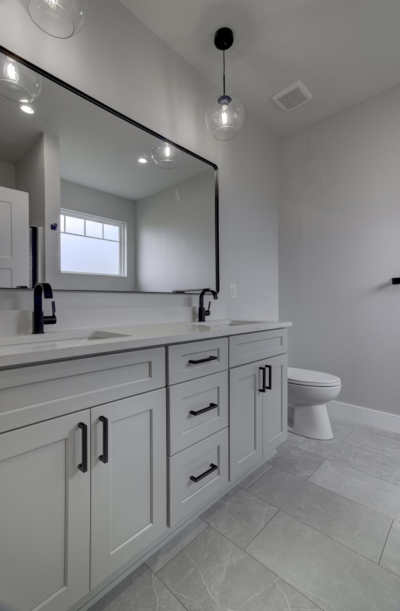 123 E Teakwood Avenue. Clever, MO 65631
