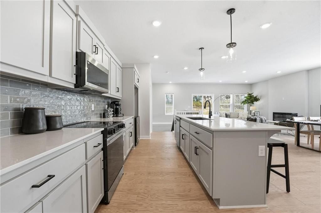 1216 Se Cronin Street. Lees Summit, MO 64081