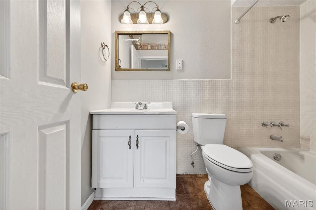 4542 Frederickton Court. Saint Louis, MO 63128