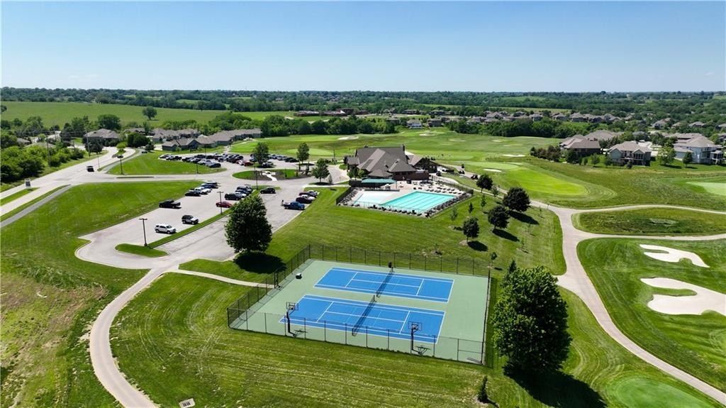 707 Glenn Circle. Raymore, MO 64083