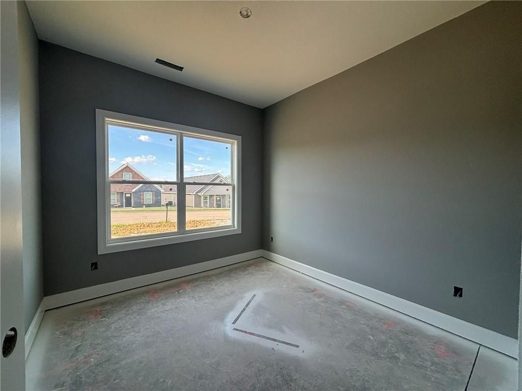 4814 S Creek Woods Drive. Saint Joseph, MO 64507