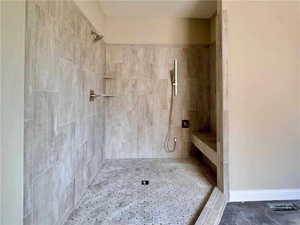 2717 Ne 91St Place. Kansas City, MO 64156