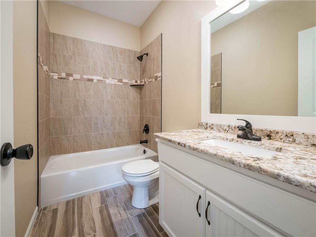 1300 Ne Sequoia Court. Oak Grove, MO 64075