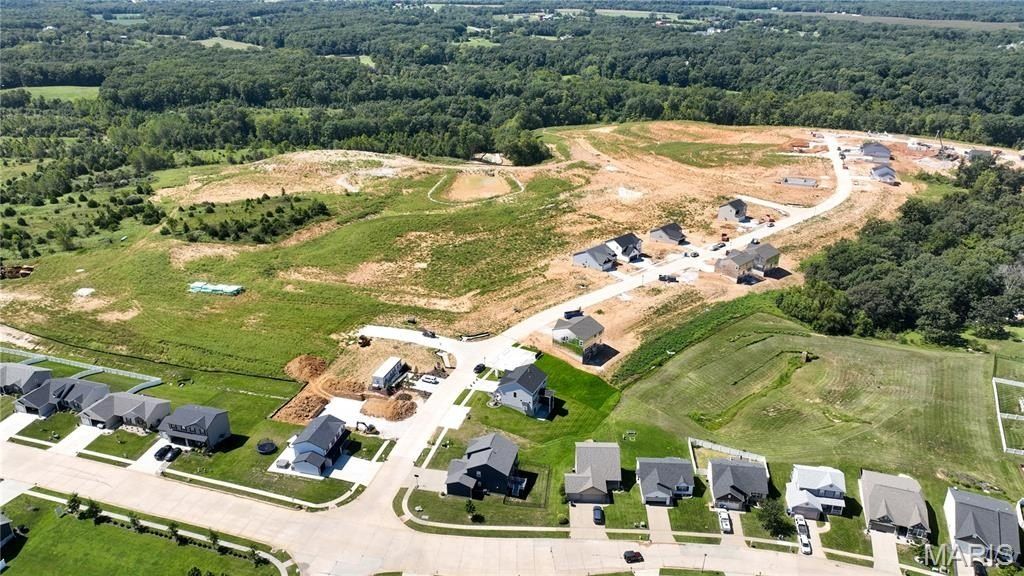 362 Valley Bluff Drive. Foristell, MO 63348