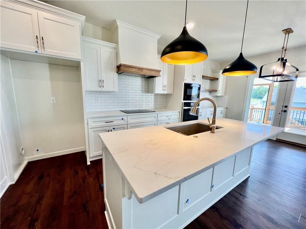 2144 Deerfield Terrace. Liberty, MO 64068