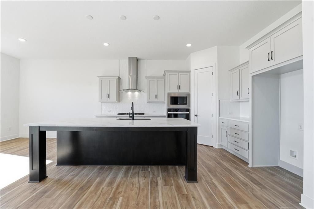1803 Nw 104Th Terrace. Kansas City, MO 64155