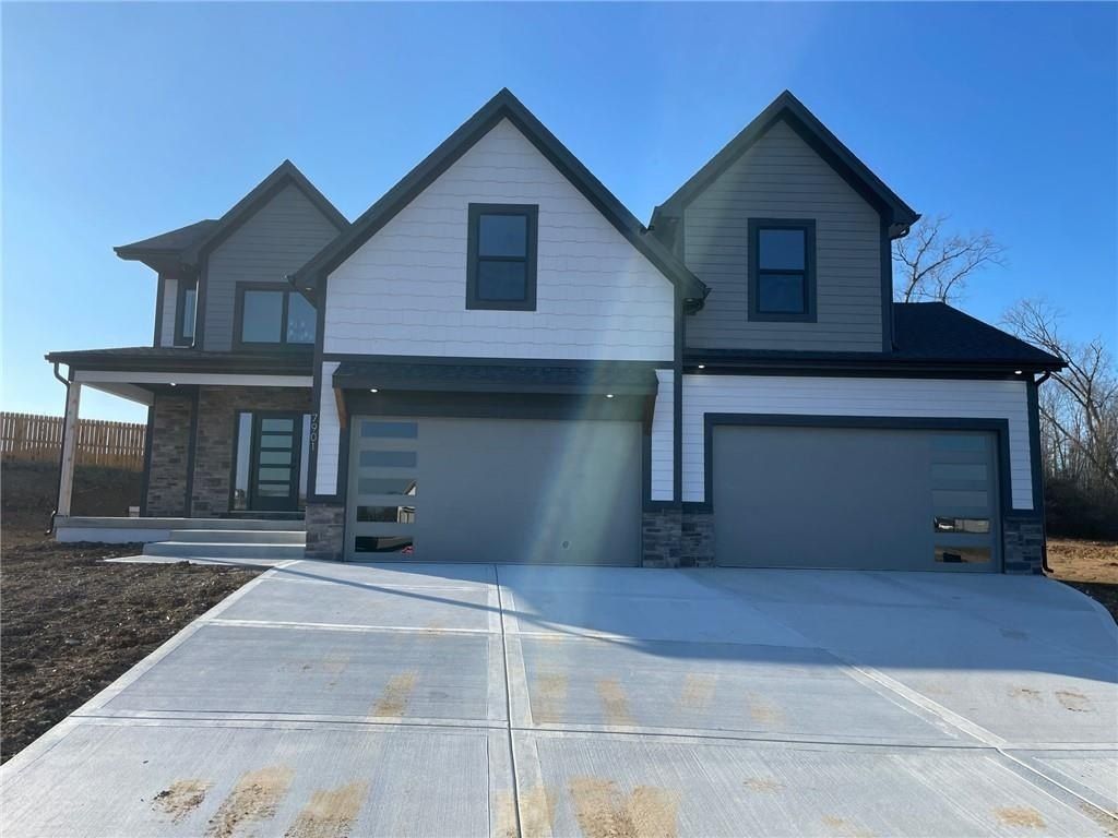 8000 Se Crumley Court. Blue Springs, MO 64014