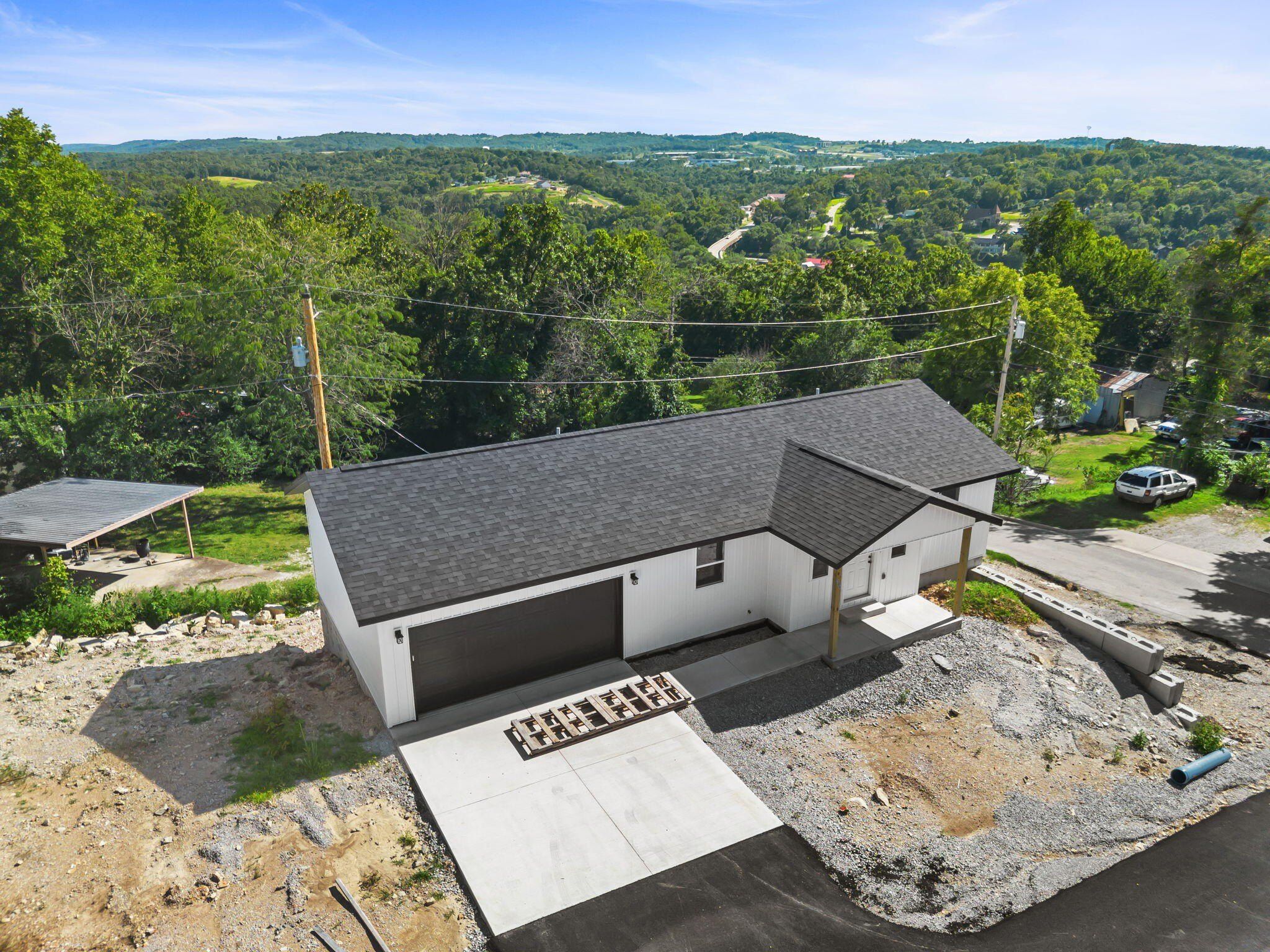 308 Hawthorne Street. Hollister, MO 65672