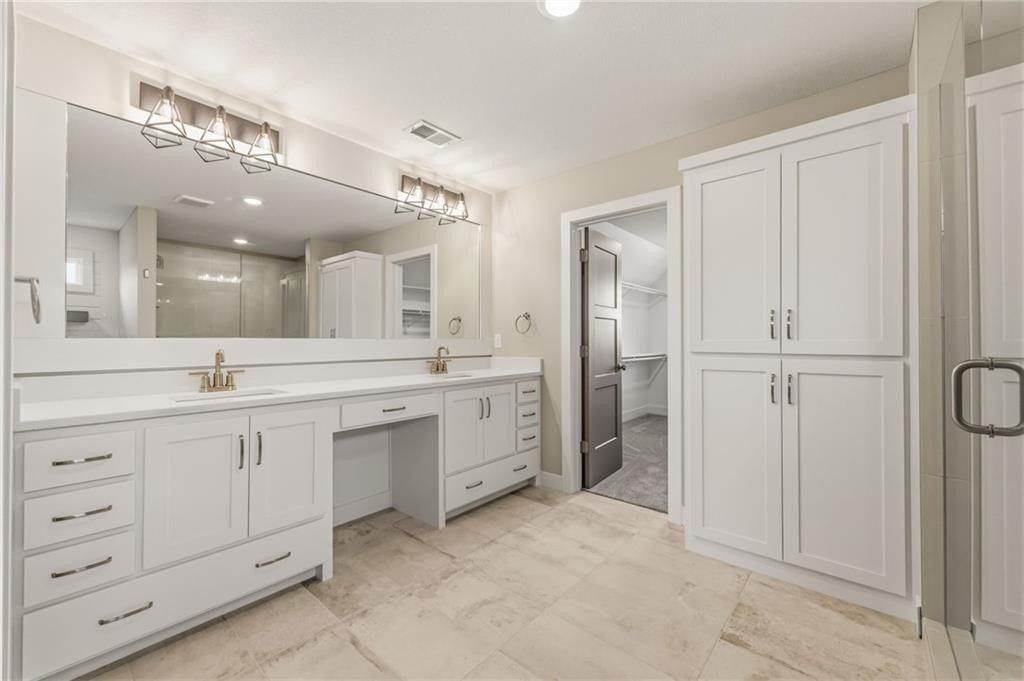 820 Se Partridge Lane. Blue Springs, MO 64014