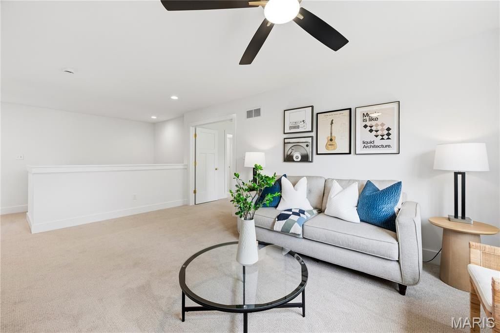 527 Ryehill Drive. St Peters, MO 63376