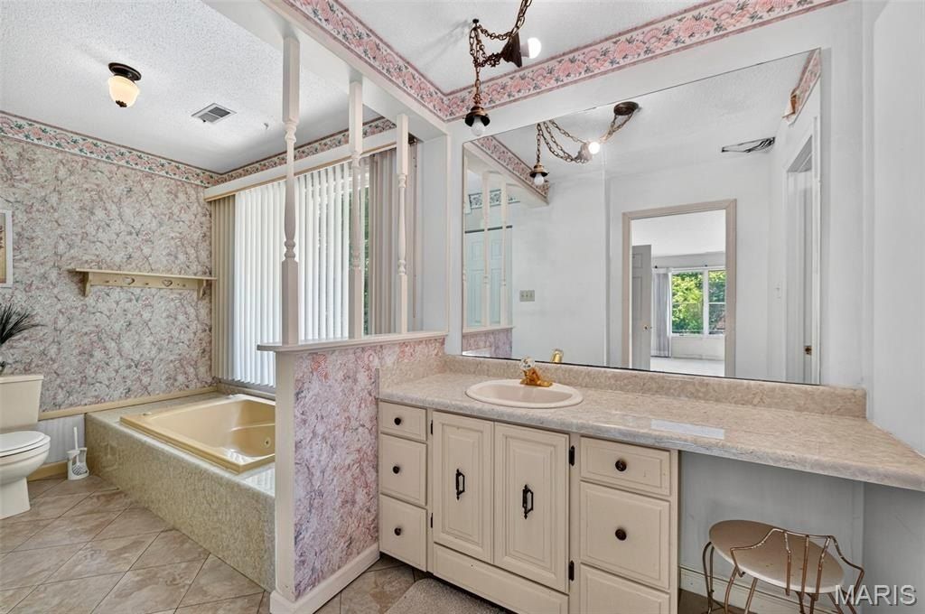 3672 Hawks Rest Road. Wildwood, MO 63069
