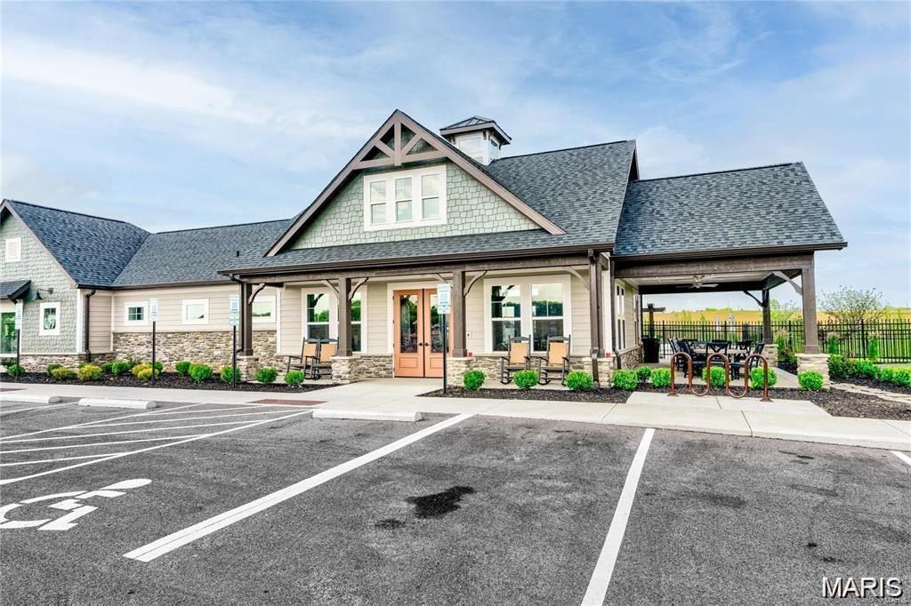 122 Mora Boulevard. O Fallon, MO 63368