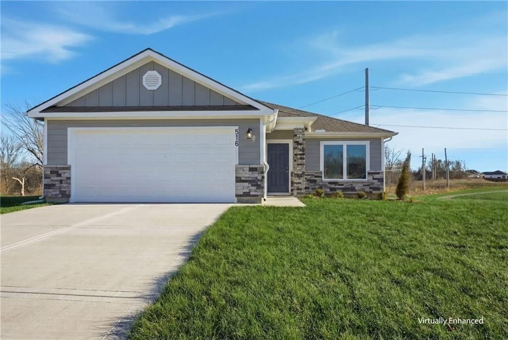 1614 Sw 9Th Street. Oak Grove, MO 64075