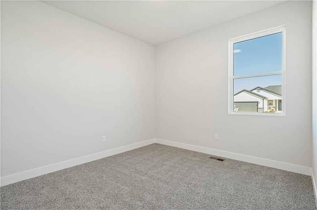 1817 Woodward Circle. Raymore, MO 64083
