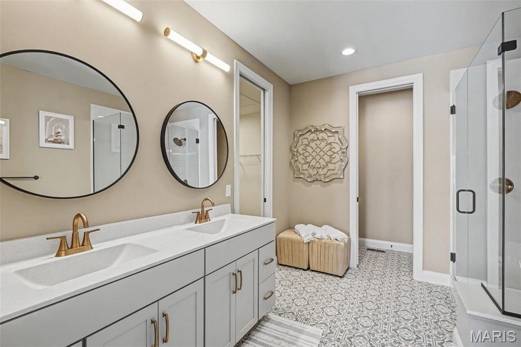 312 Summer Glen Lane. Saint Charles, MO 63301