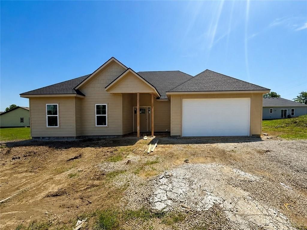 206 Constitution Lane. East Lynne, MO 64743