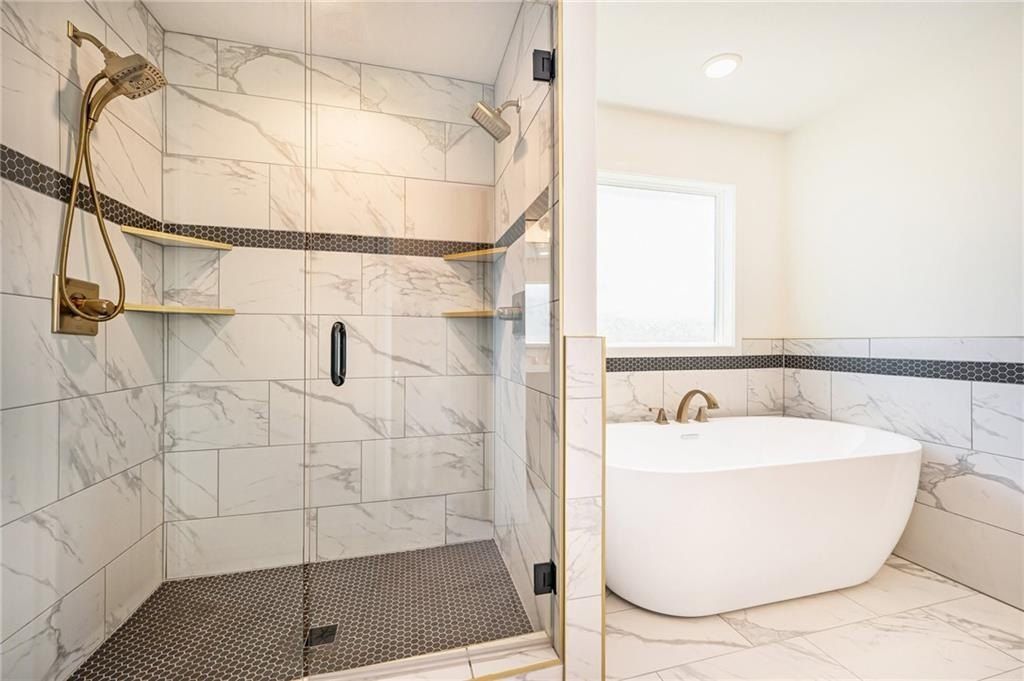 3133 Sw Summit View Trail. Lees Summit, MO 64082
