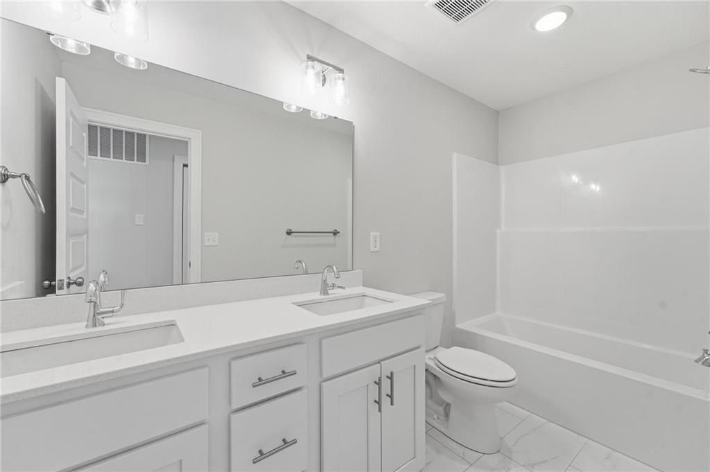 4712 Sw 6Th Terrace. Blue Springs, MO 64014