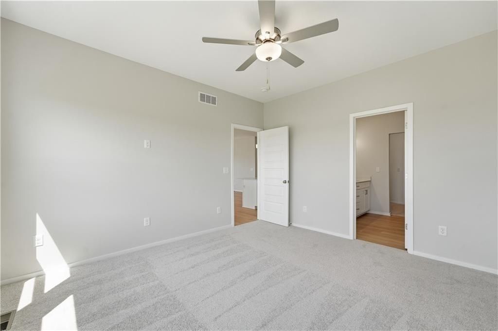 1217 Se Windbreak Street. Lees Summit, MO 64081