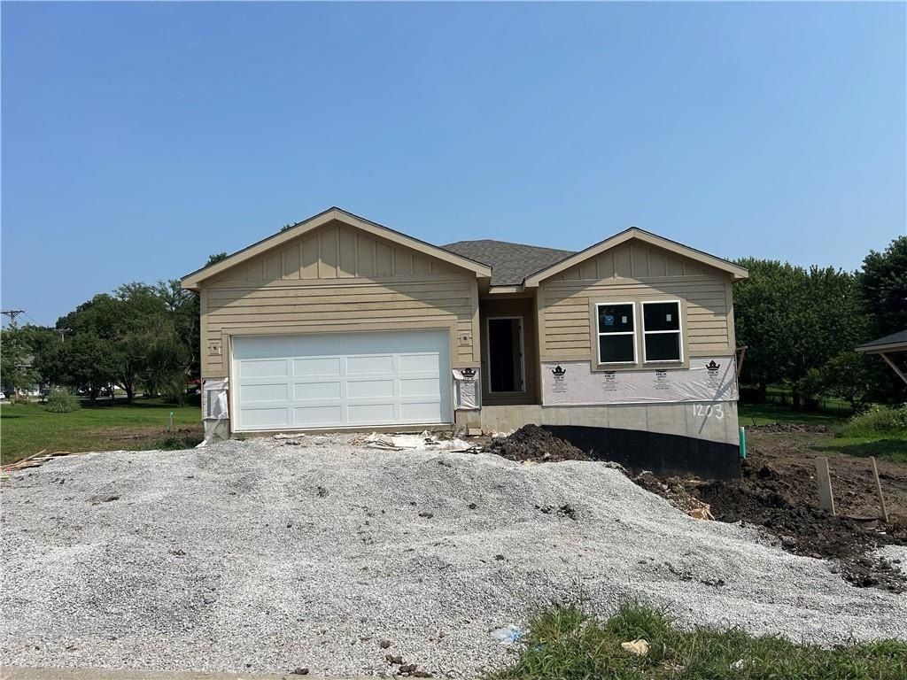 1203 Matthes Lane. Pleasant Hill, MO 64080