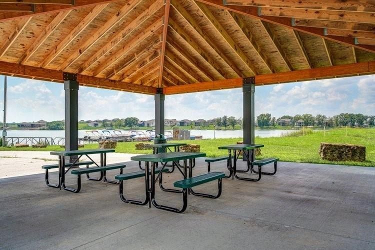 806 Glenn Circle. Raymore, MO 64083