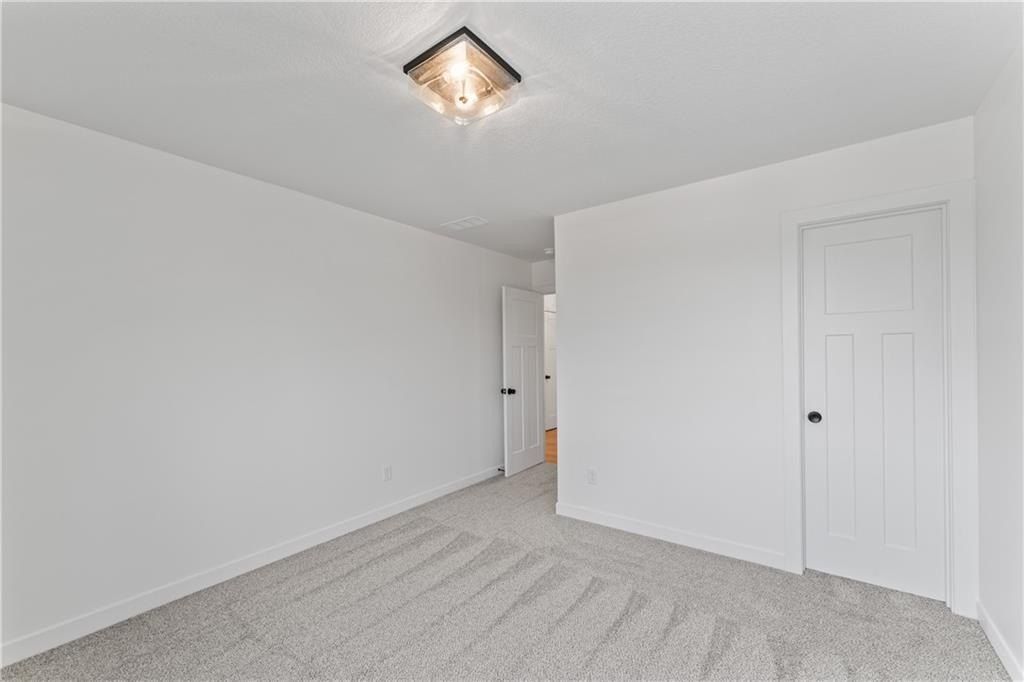 2004 Se Oak Ridge Drive. Oak Grove, MO 64075