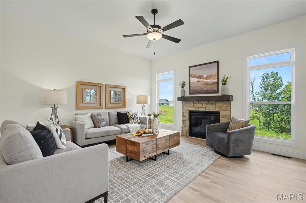 212 Fiddlers Close Road. Washington, MO 63090