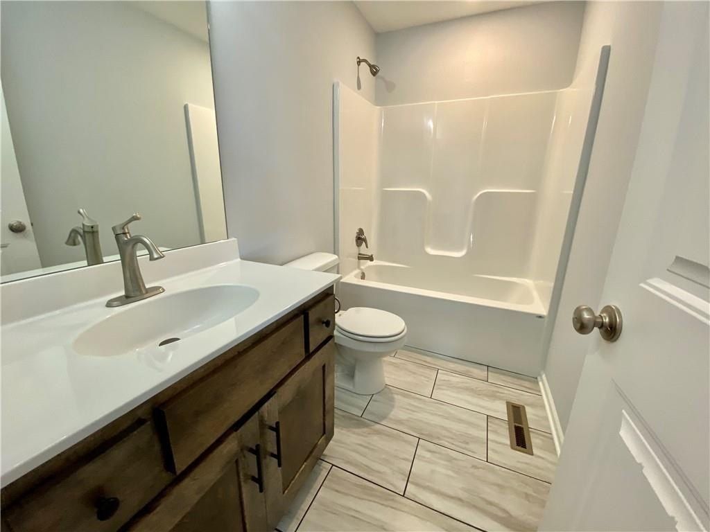 527 Skyview Lane. Liberty, MO 64068