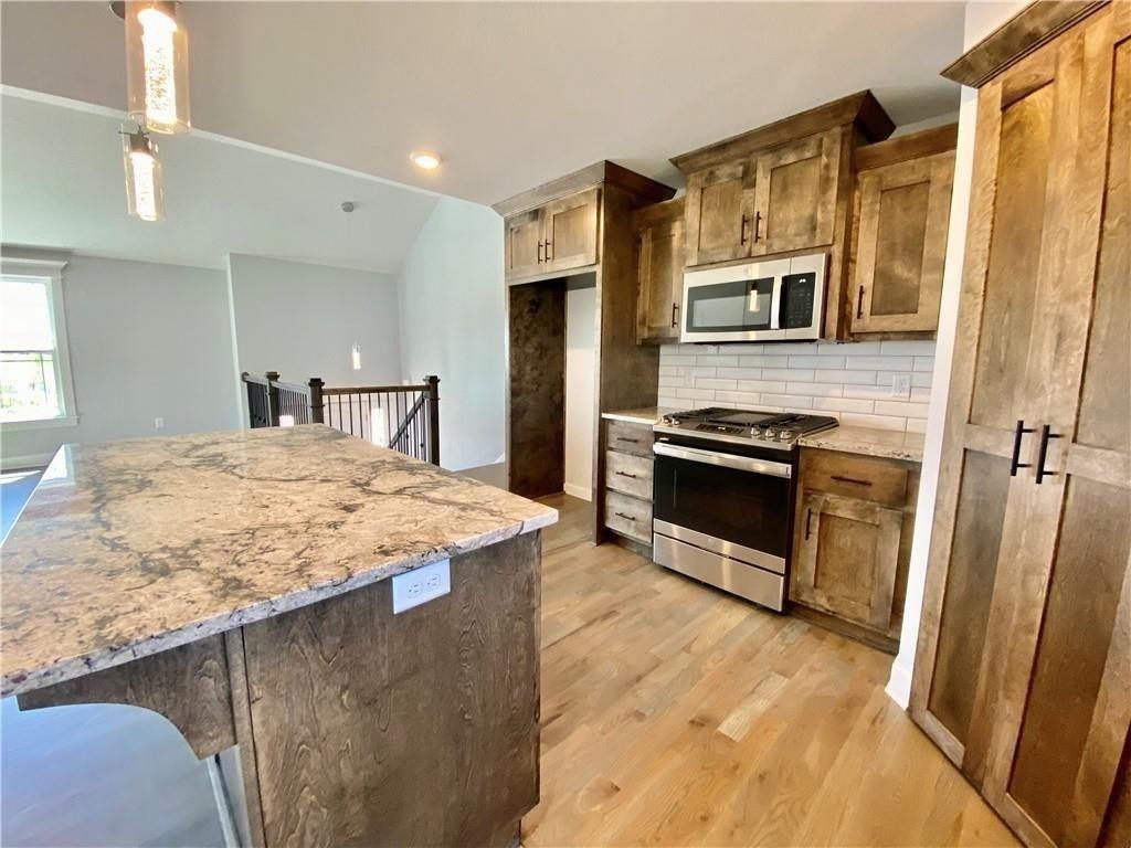 527 Skyview Lane. Liberty, MO 64068