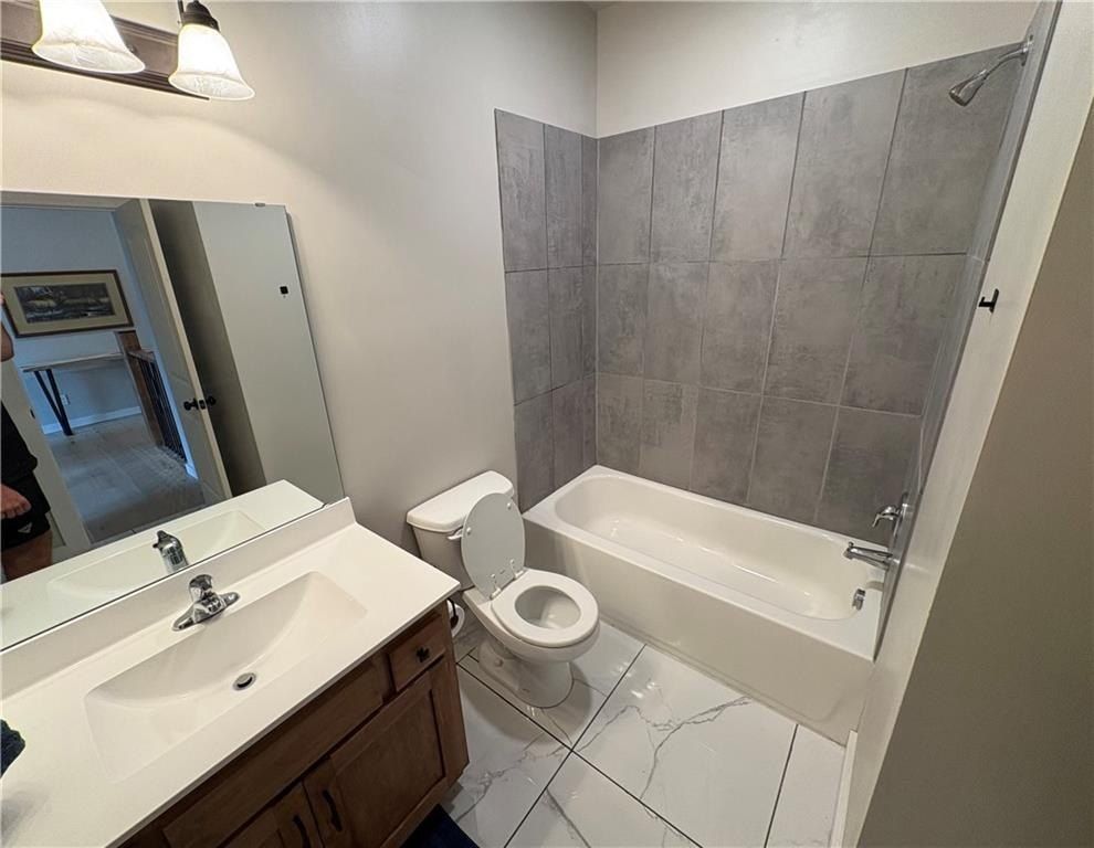 801 Colonial Drive. Pleasant Hill, MO 64080