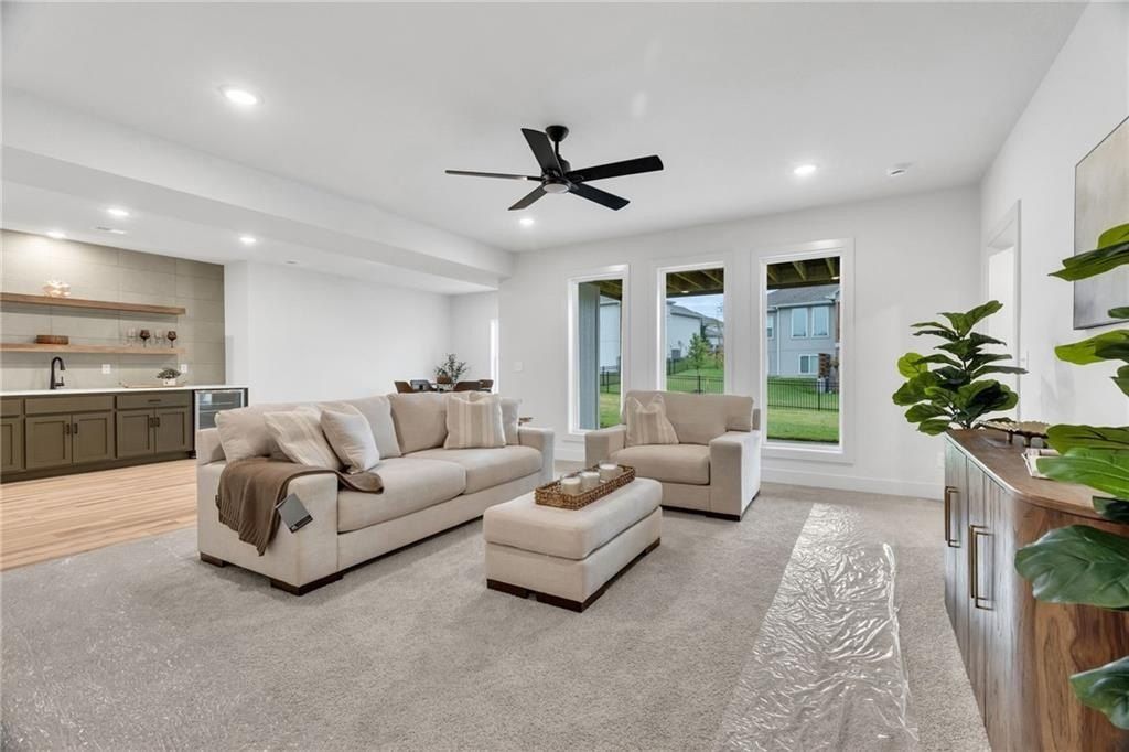 1228 Larkspur Place. Raymore, MO 64083
