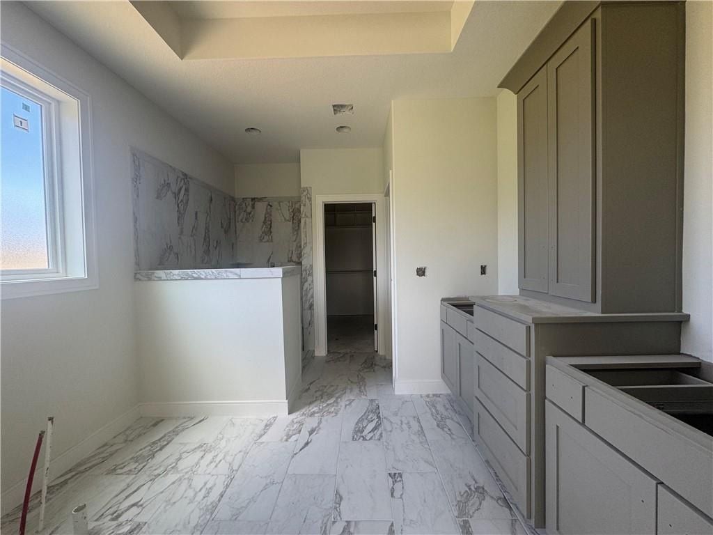 2615 Ne 91St Place. Kansas City, MO 64156