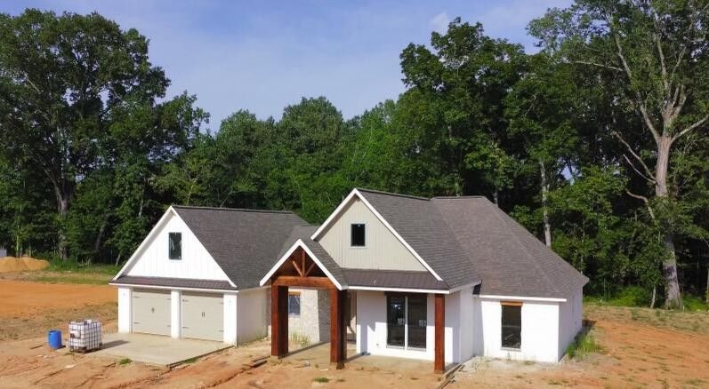 33 Harmony Loop. Starkville, MS 39759