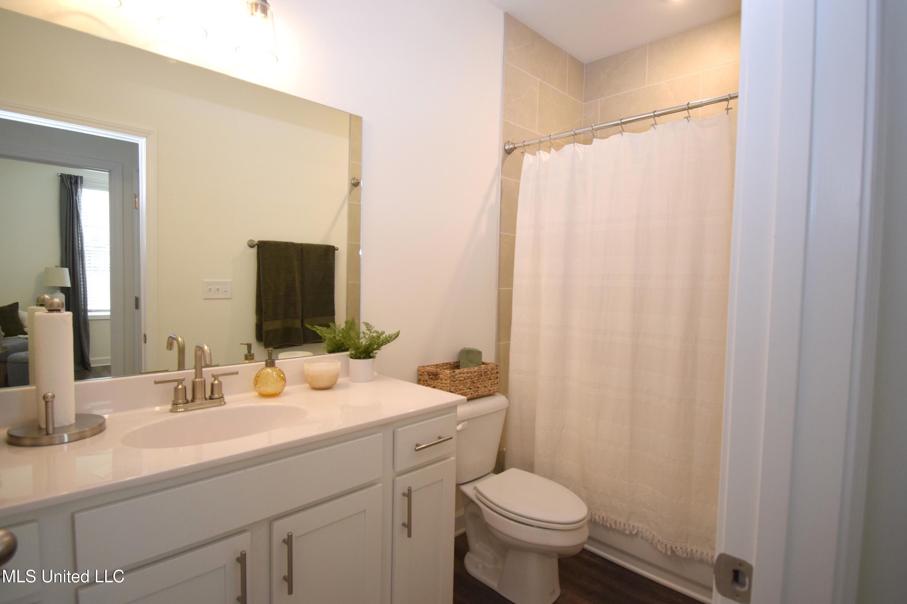 672 Centerline Roper Loop. Byhalia, MS 38611