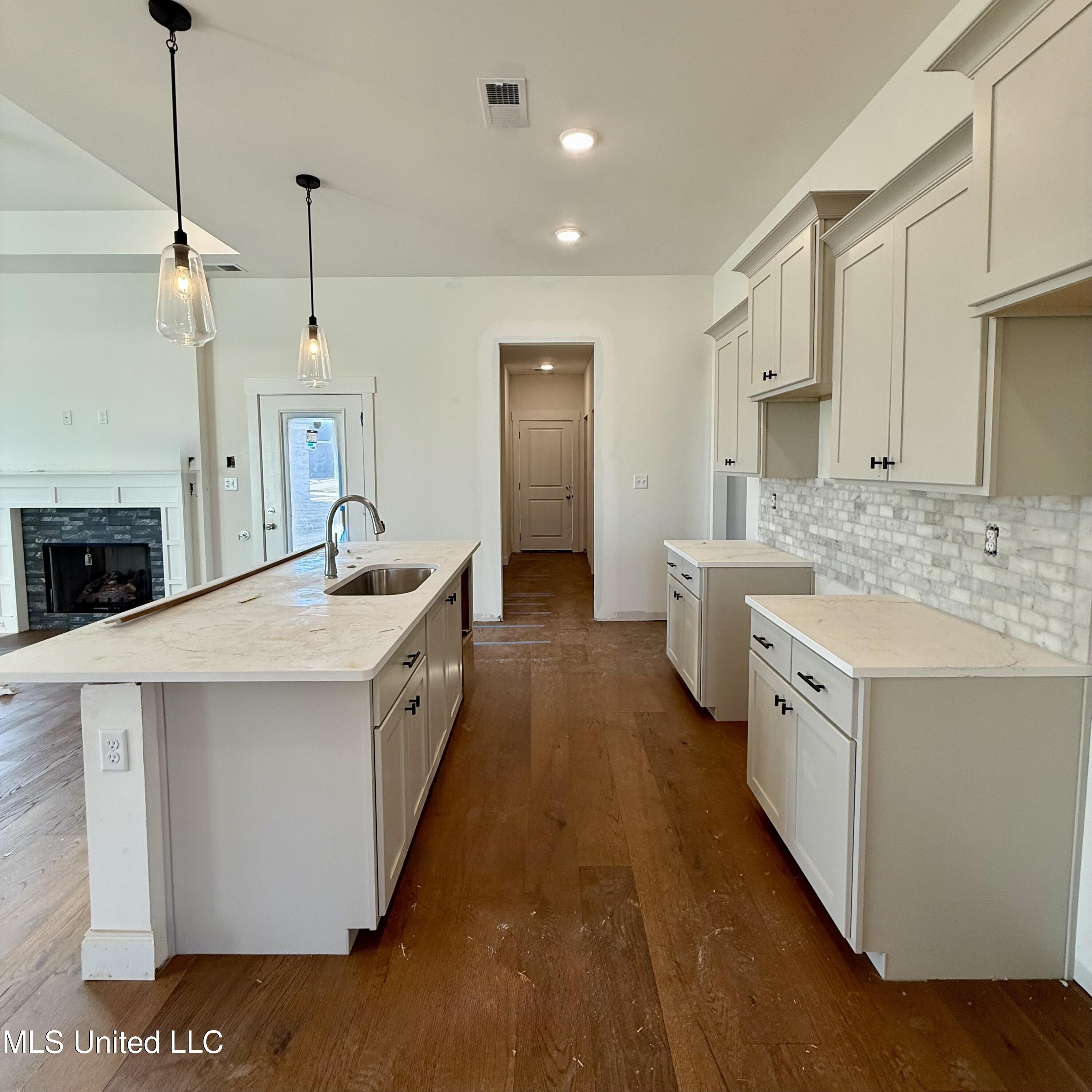 660 Bolivar Drive. Nesbit, MS 38651